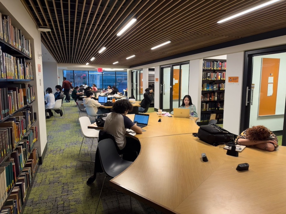 The fifth floor of the Hunter College Leon & Toby Cooperman Library. (Sebastian Fraccari & Anastasiia Poleva). Sept. 25, 2024.